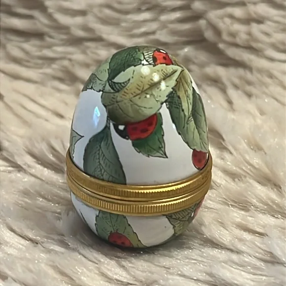 HALCYON Lady Bug Mini Egg Trinket - Picture 1 of 9